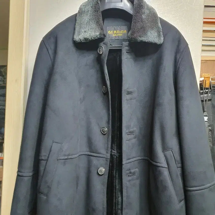 [SOLD OUT] Bernina 블랙 무스탕 코트 100