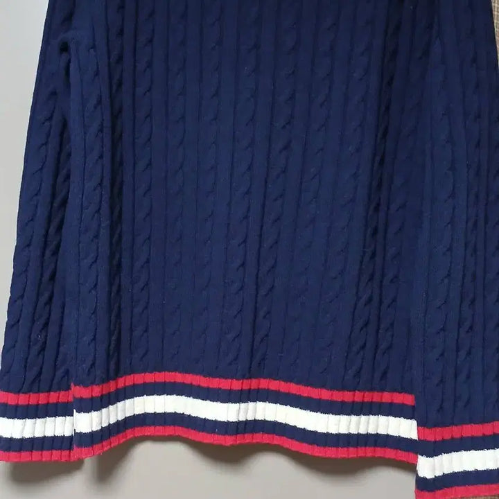 [BUNJANG] BEANPOLE Cable Knit Sweater / 빈폴 BEANPOLE 브이넥 케이블 니트 100 네이비 배색