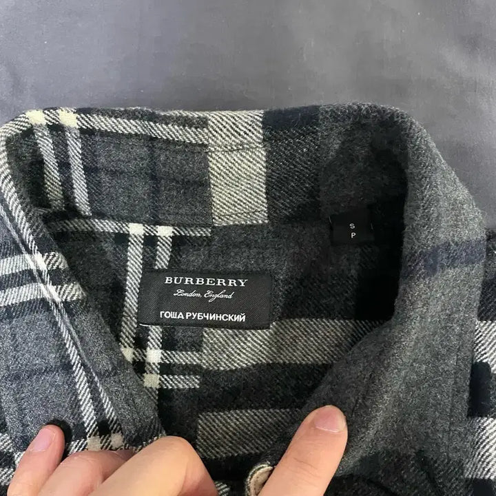 [BUNJANG] Burberry x Gosha Flannel Half-and-Half Shirt / [XS,S] 버버리 x 고샤 플란넬 반반 셔츠