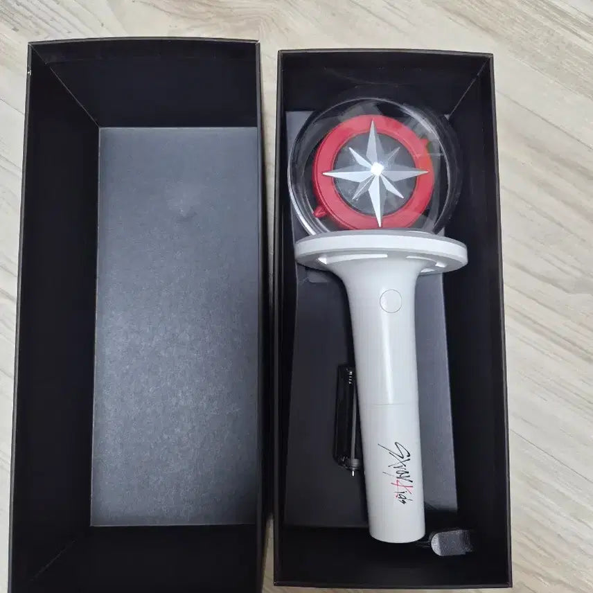 [BUNJANG] Stray Kids Official Light Stick Compass Ver. 2 / 스키즈 스트레이키즈 응원봉 나침봉 양도