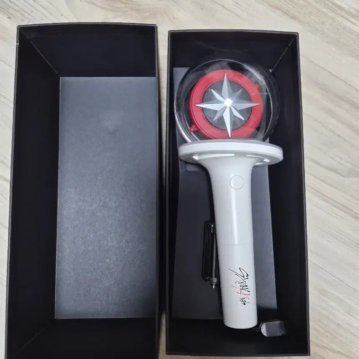 [BUNJANG] Stray Kids Official Light Stick Compass Ver. 2 / 스키즈 스트레이키즈 응원봉 나침봉 양도