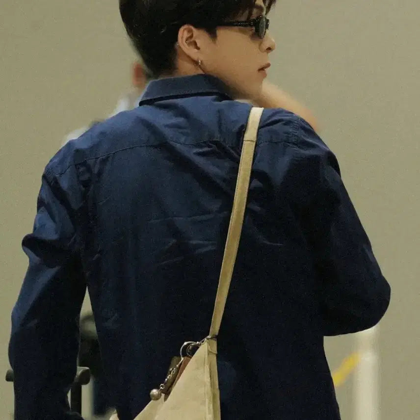 [BUNJANG] TREASURE Asahi Hender Scheme Shoulder Bag / 트레저 아사히 손민수 헨더스킴 숄더백 양도