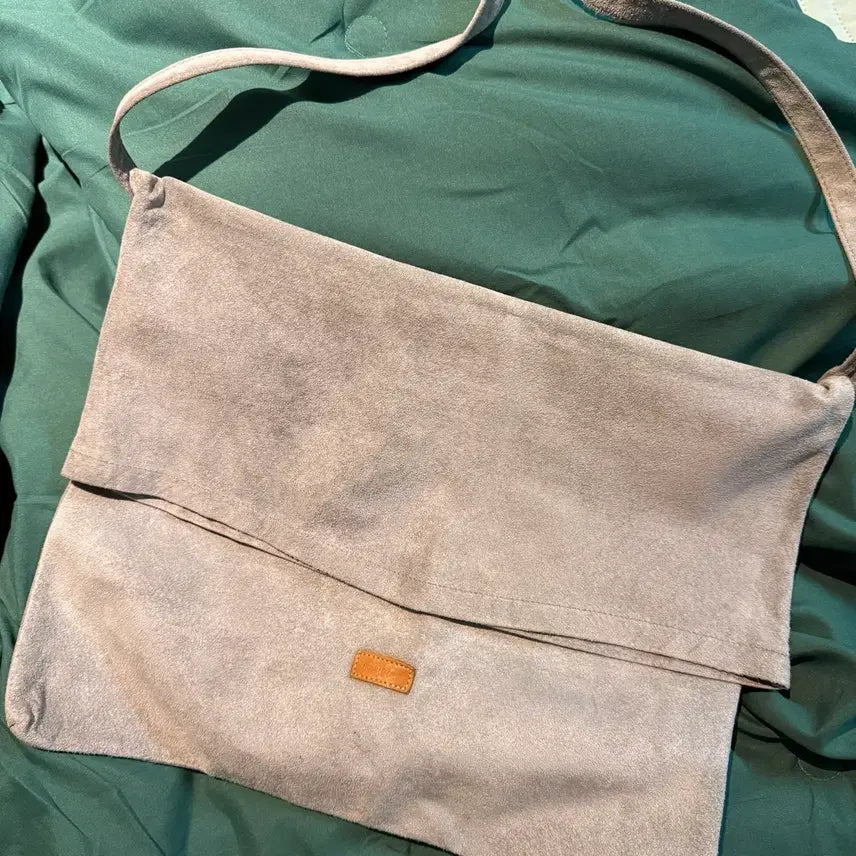 [BUNJANG] TREASURE Asahi Hender Scheme Shoulder Bag / 트레저 아사히 손민수 헨더스킴 숄더백 양도
