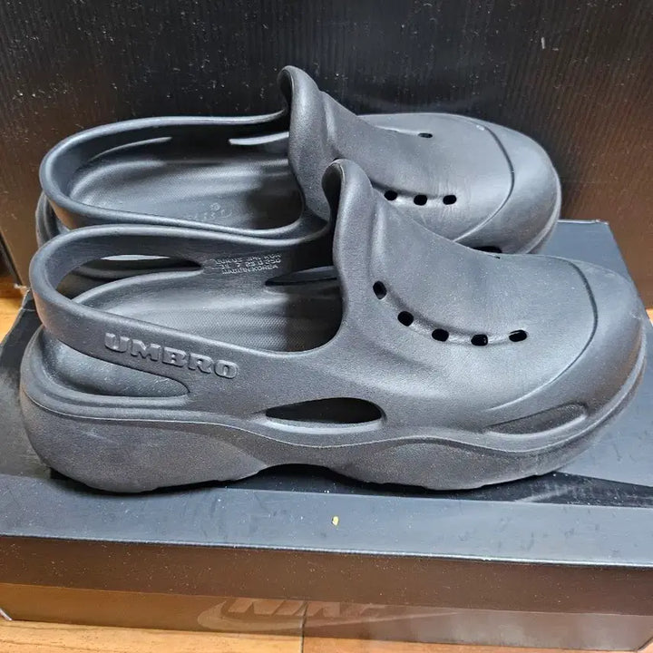 [BUNJANG] Umbro Crocs Size 250 / 엄브로 크록스 250사이즈