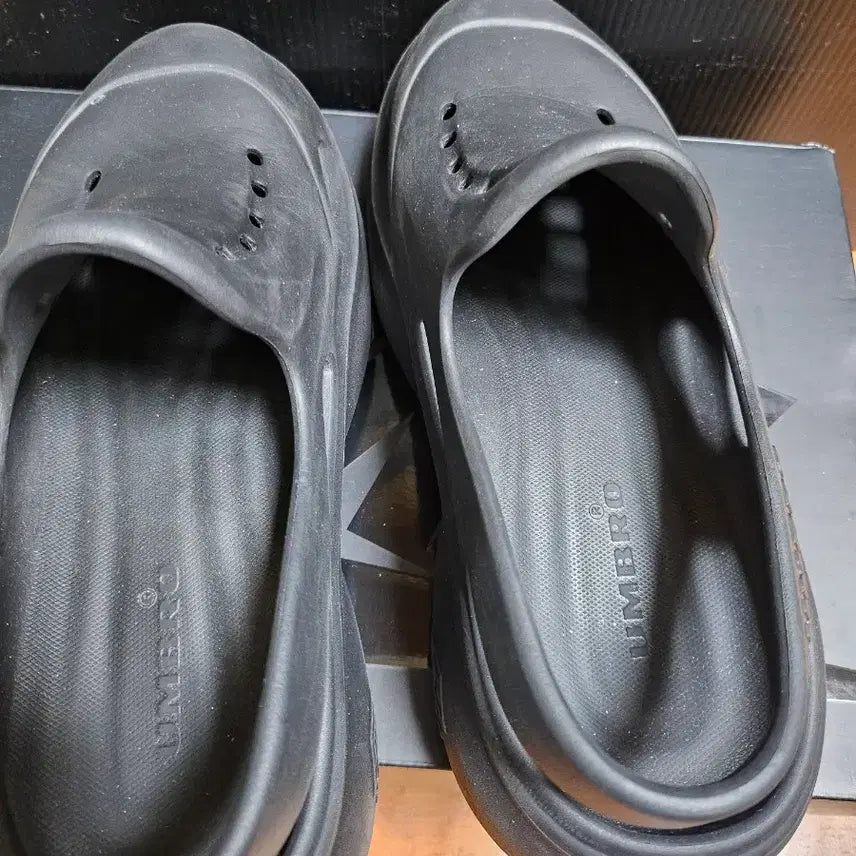 [BUNJANG] Umbro Crocs Size 250 / 엄브로 크록스 250사이즈