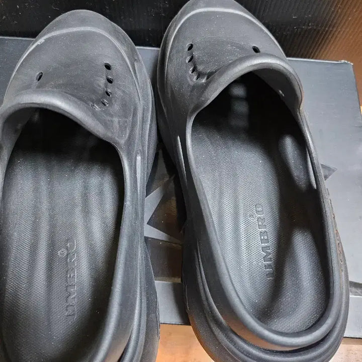 [BUNJANG] Umbro Crocs Size 250 / 엄브로 크록스 250사이즈