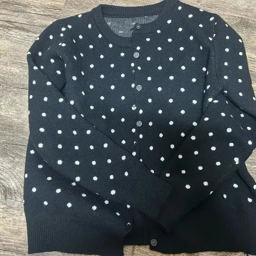 [SOLD OUT] 도트 니트 긴팔 블랙 가디건