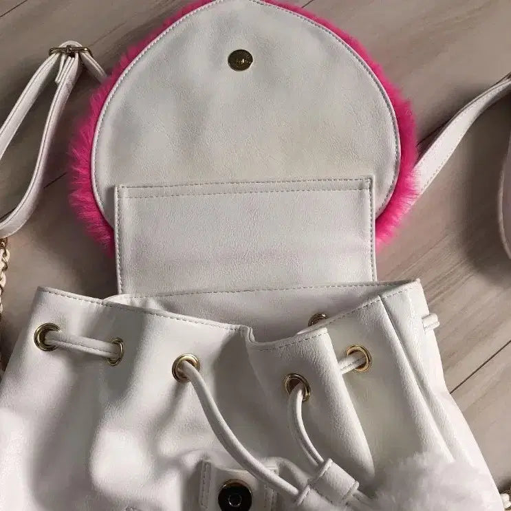 [BUNJANG] Banana Chips Pink Heart Fur Backpack / 바나나칩스 핑크 하트 털 가방 백팩 빈티지 가방