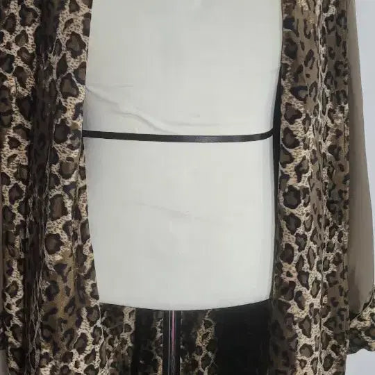 [BUNJANG] Beige Long Trench Coat with Leopard Lining / 베이지 롱 트렌치코트 + 레오파드 안감