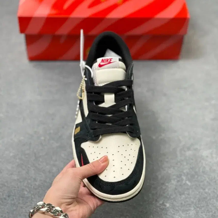 [BUNJANG] Red High-Top Sneakers Size 265mm (EU 42) / 내 띠년을 위한 빨간 로탑 운동화