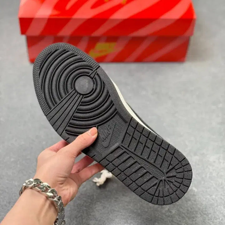 [BUNJANG] Red Low-Top Sneakers (Size 265mm) / 내 띠년을 위한 빨간 로탑 운동화