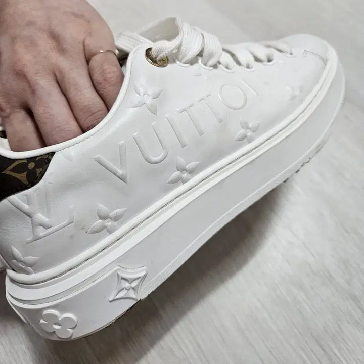 [BUNJANG] Louis Vuitton Time Out Sneakers 35 / 루이비통 타임아웃 스니커즈 35