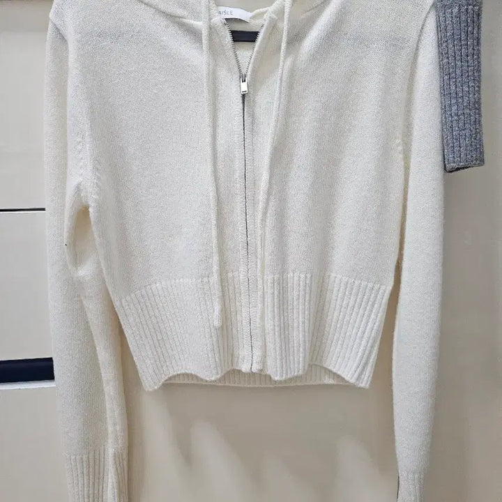 [BUNJANG] AIL Essential Knit Hooded Zip-up Ivory / 아일 에센셜 니트 후드집업 아이보리