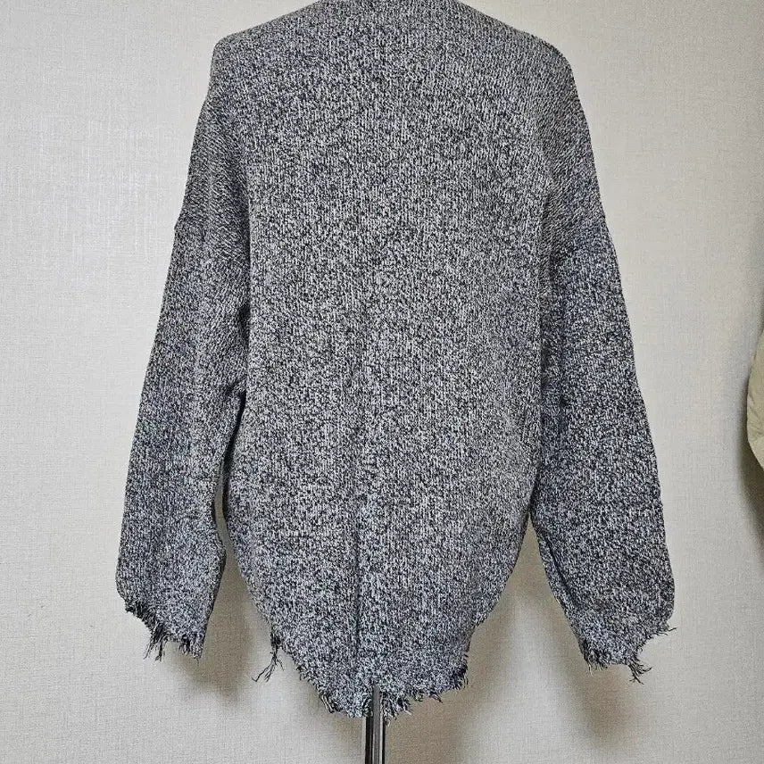 [BUNJANG] V-Neck Knit Sweater / 데미지 V넥 니트