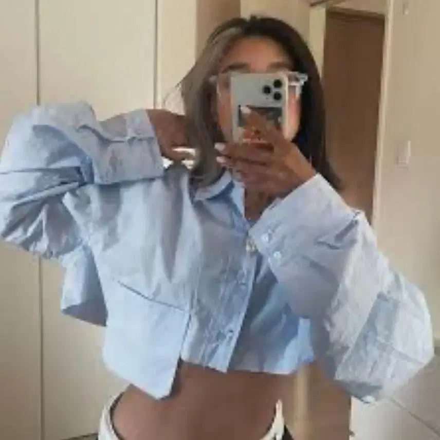 [BUNJANG] Unworn Cropped Shirred Blouse / [착용만해본새제품무방] 소매밴딩셔링 뒤트임 크롭 셔츠남방 프리사이즈