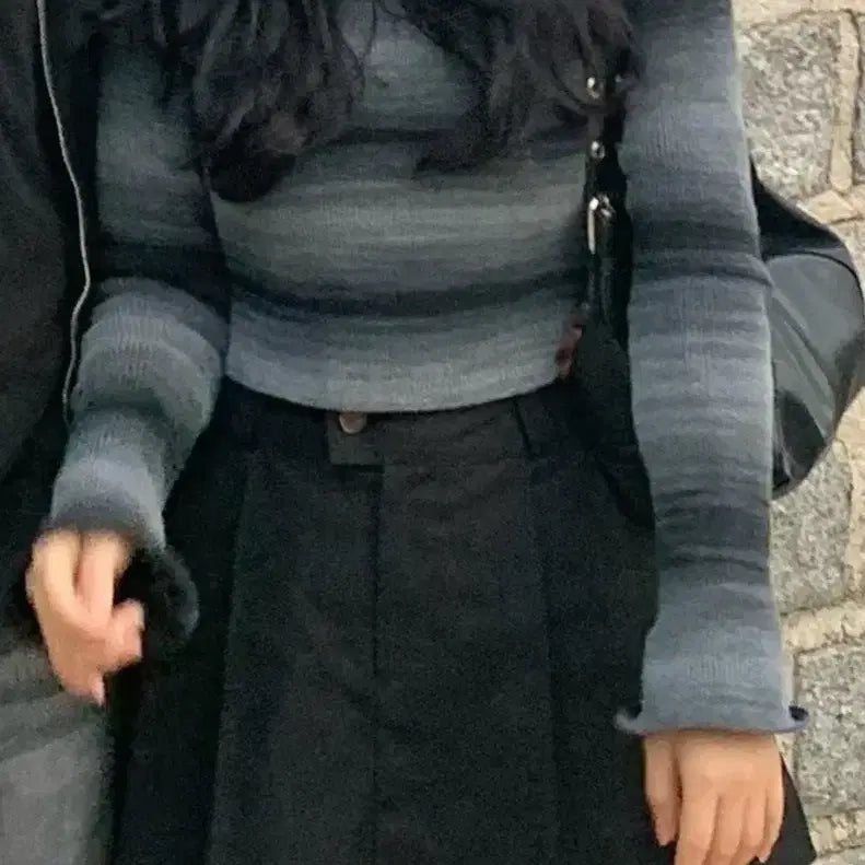 [BUNJANG] Gradient Long Sleeve T-shirt & Black Mini Skirt Set / 그라데이션 긴팔 티셔츠 + 블랙 미니스커트