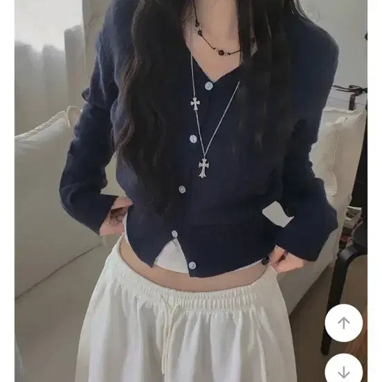 [BUNJANG] Avely Hit V-Neck Knit Cardigan - Navy / 에이블리 히릿 브이넥 니트 가디건 네이비