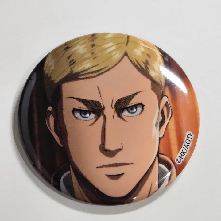 [BUNJANG] Attack on Titan Erwin Smith Badge / 진격의거인 진격거 엘빈 스미스 뱃지