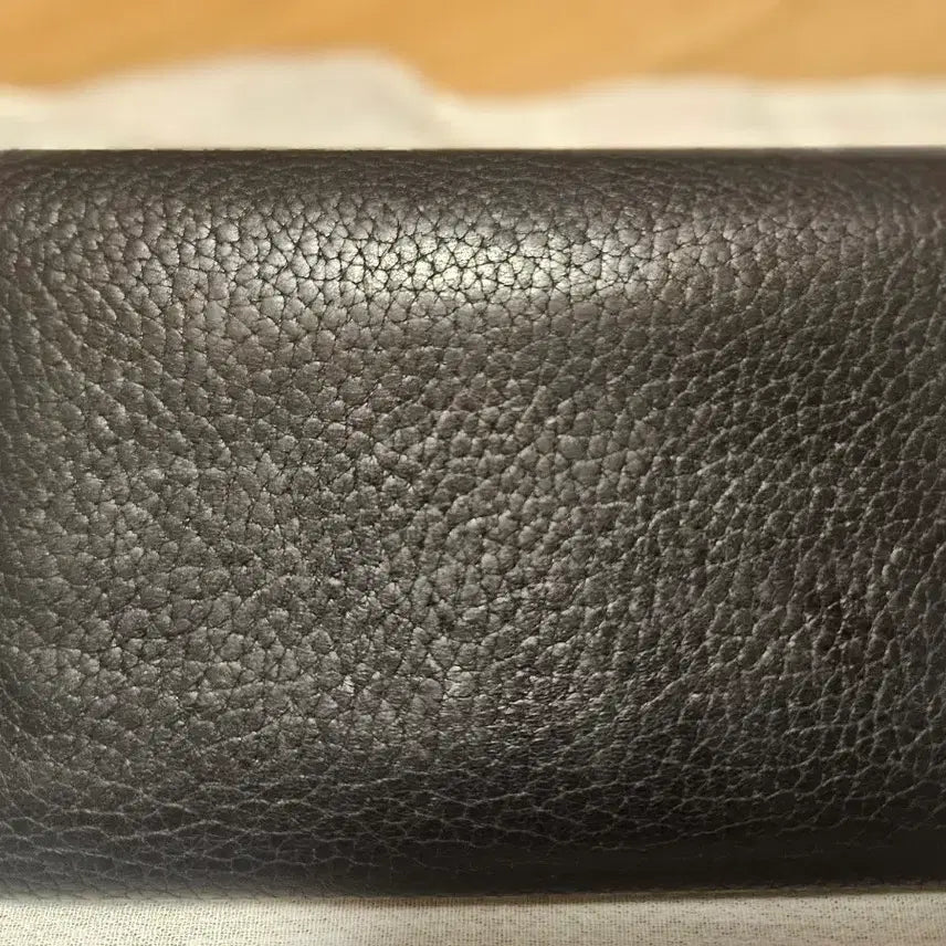 [BUNJANG] Louis Vuitton Capucines Compact Wallet (Black/Rose Noir) / 루이비통 카퓌신 반지갑(블랙-로즈누아 투톤)