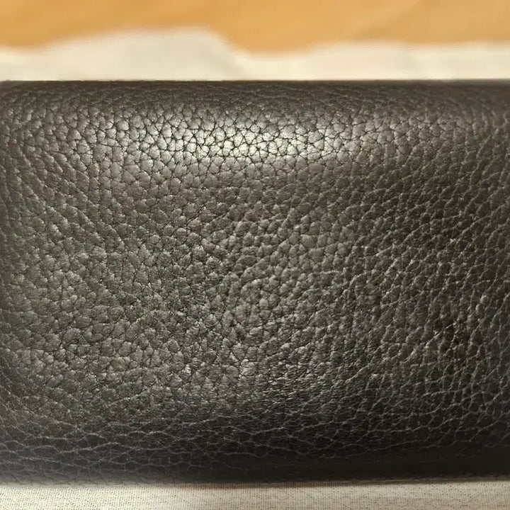 [BUNJANG] Louis Vuitton Capucines Compact Wallet Taurillon Leather Black/Rose Nuit / 루이비통 카퓌신 반지갑(블랙-로즈누아 투톤)