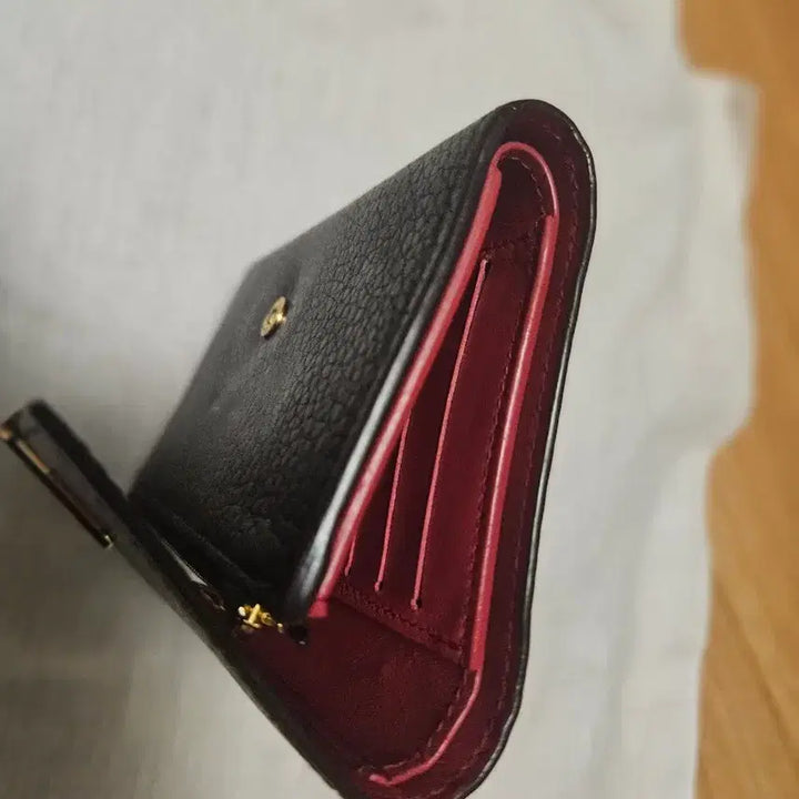 [BUNJANG] Louis Vuitton Capucines Compact Wallet (Black/Rose Noir) / 루이비통 카퓌신 반지갑(블랙-로즈누아 투톤)