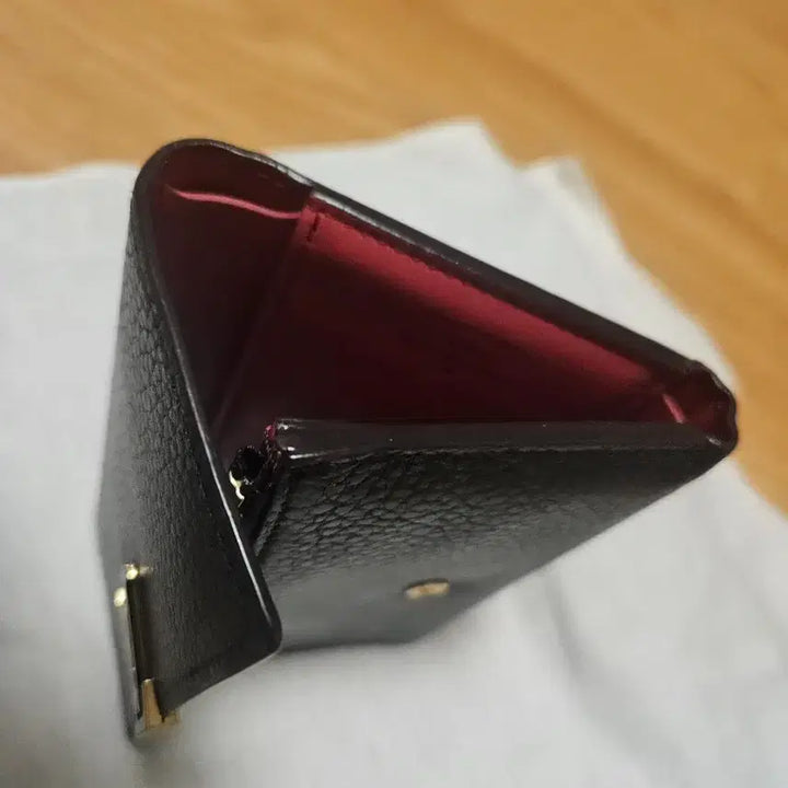 [BUNJANG] Louis Vuitton Capucines Compact Wallet (Black/Rose Noir) / 루이비통 카퓌신 반지갑(블랙-로즈누아 투톤)