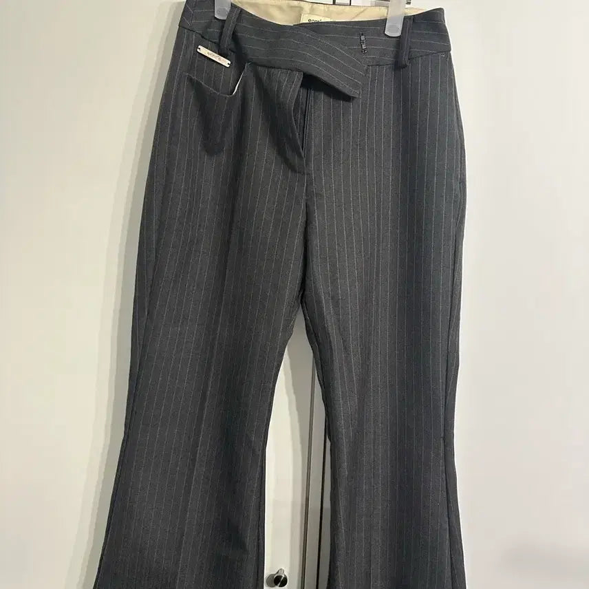 [BUNJANG] Aeongss Charcoal Striped Slacks / 에옹쓰 스트라이프 슬랙스