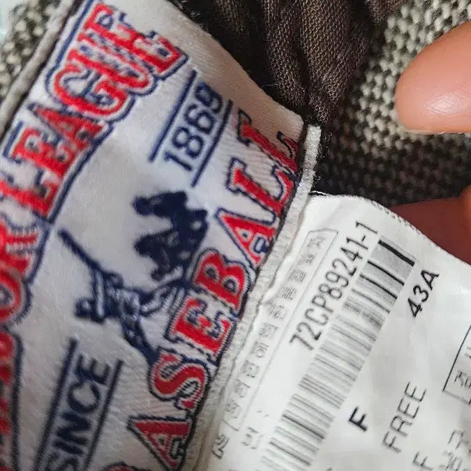 [BUNJANG] MLB Boston Red Sox Junior Pom-pom Beanie / MLB보스턴 쥬니어레드삭스 폼폼 모자