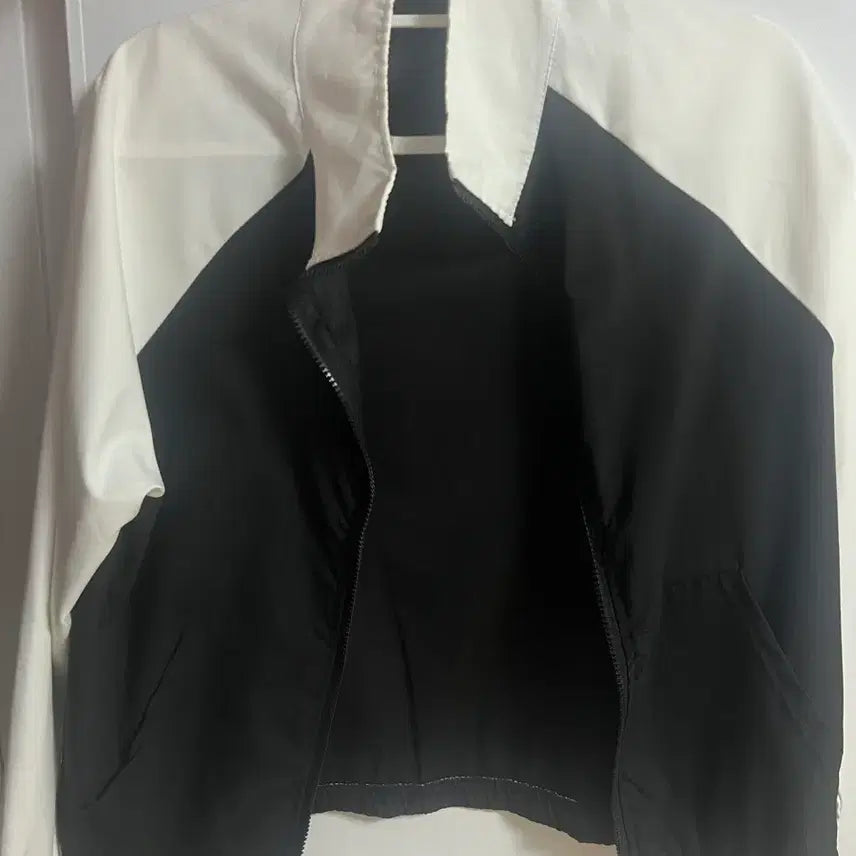 [BUNJANG] Color Block Windbreaker Jacket / 배색 바람막이 자켓 블랙화이트