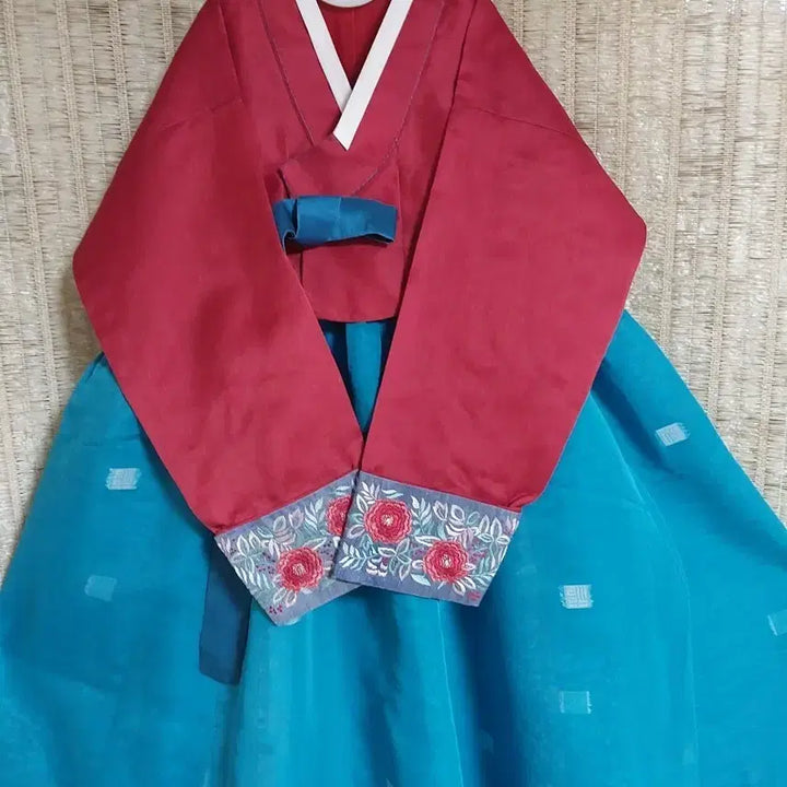 [BUNJANG] Pink/Blue Floral Embroidered Hanbok for Girls / 여성 한복 분홍색/파란색 꽃자수0