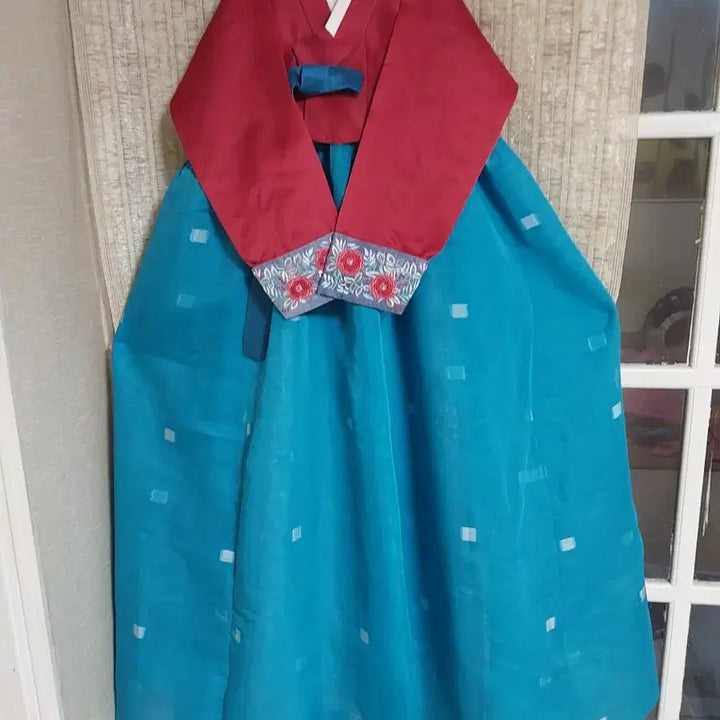 [BUNJANG] Pink/Blue Floral Embroidered Hanbok for Girls / 여성 한복 분홍색/파란색 꽃자수0