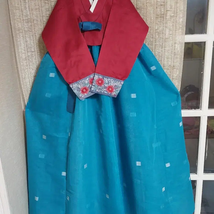 [BUNJANG] Pink/Blue Floral Embroidered Hanbok for Girls / 여성 한복 분홍색/파란색 꽃자수0