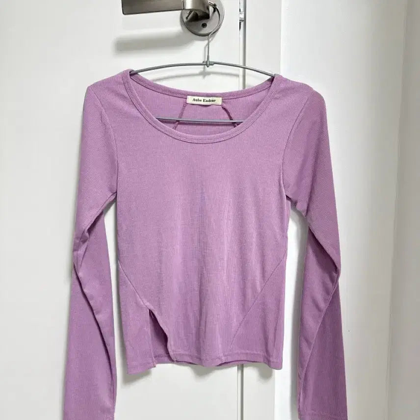[BUNJANG] Cutout Detail Slim Fit Long Sleeve T-shirt / 트임 언발 립 골지 긴팔티