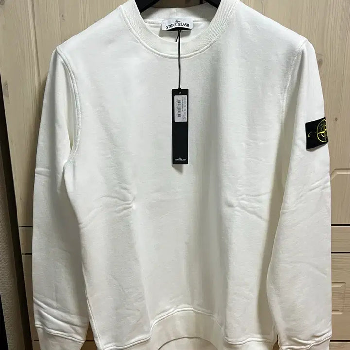 [SOLD OUT] (XL 새 상품) 스톤 아일랜드 맨투맨 화이트 fw