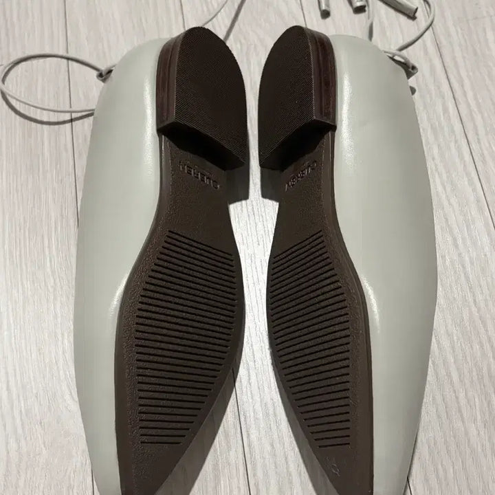 [BUNJANG] Cuern Flat 225 Shoes / 쿠에른 플랫 225