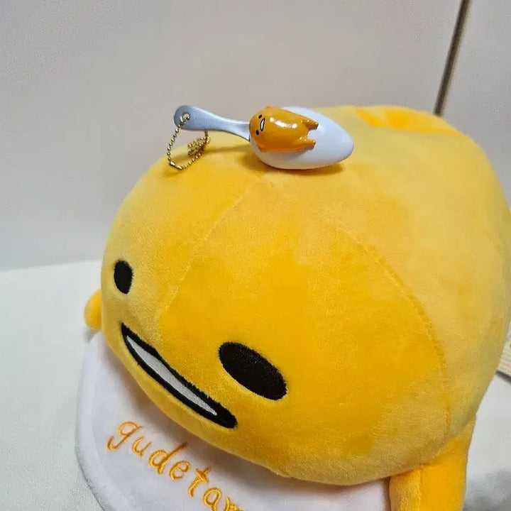 [BUNJANG] Sanrio Gudetama Plush Doll & Spoon Keychain Bundle Set / 고전 구데타마 봉제인형 + 스푼 키링 산리오 찐팬 오세요