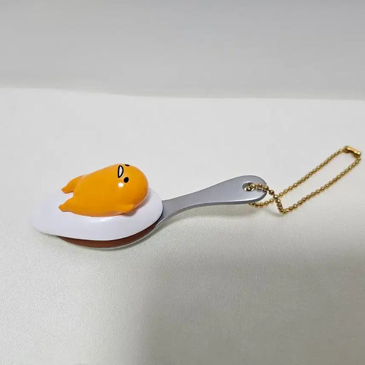 [BUNJANG] Sanrio Gudetama Plush Doll & Spoon Keychain Bundle Set / 고전 구데타마 봉제인형 + 스푼 키링 산리오 찐팬 오세요