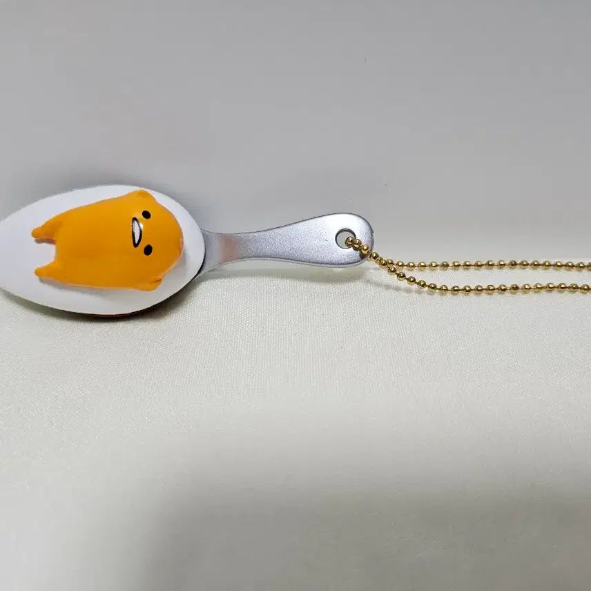 [BUNJANG] Sanrio Gudetama Plush Doll & Spoon Keychain Bundle Set / 고전 구데타마 봉제인형 + 스푼 키링 산리오 찐팬 오세요