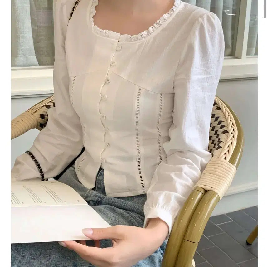 [BUNJANG] Zhenio Letter Square Blouse / 제니오 레터스퀘어 블라우스