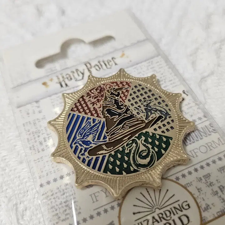 [BUNJANG] Harry Potter Cine Shop Limited Edition Sorting Hat Badge / (미개봉 새상품) 해리포터 씨네샵 한정 굿즈 뱃지 솔팅햇