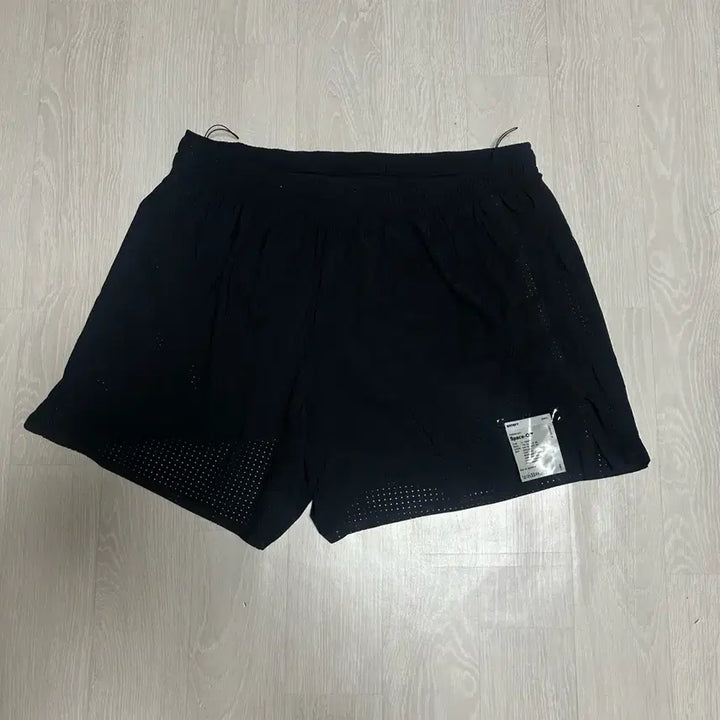 [BUNJANG] Satisfy Space O 5-Inch Shorts (XL) / Satisfy 새티스파이 스페이스오 5인치 쇼츠 [XL]