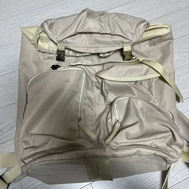 [BUNJANG] Beige Pocket Backpack / 베이지색 포켓 백팩