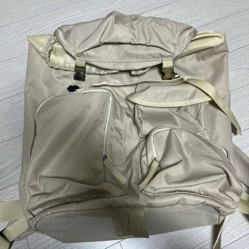 [BUNJANG] Beige Pocket Backpack / 베이지색 포켓 백팩