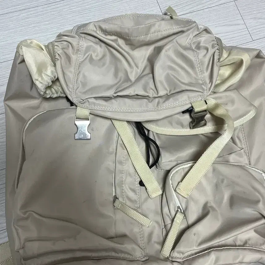 [BUNJANG] Beige Pocket Backpack / 베이지색 포켓 백팩