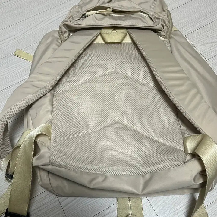 [BUNJANG] Beige Pocket Backpack / 베이지색 포켓 백팩