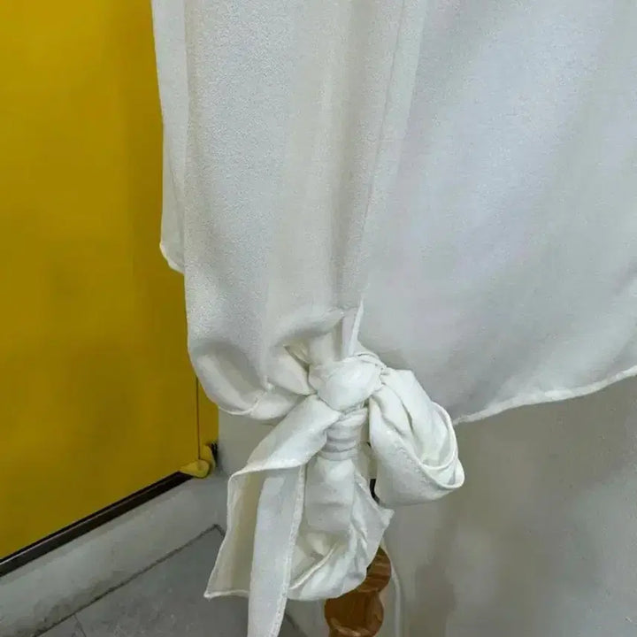 [BUNJANG] LAP Ivory Ribbon Sleeve Blouse (S) / LAP 아이보리 리본소매 블라우스 (S) 하객룩/데이트룩