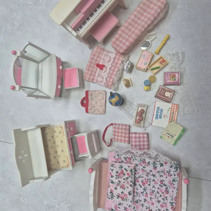 [BUNJANG] Sylvanian Families Pink Girl's Room Set / 실바니안 올드 레어 두근두근 핑크 소녀방