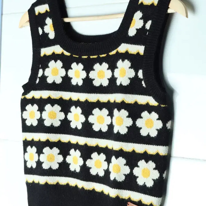 [BUNJANG] Wiggle Wiggle Deiny Knit Vest / W(F) 위글위글 니트 데이니 조끼 키치 레이어드 가능-17563
