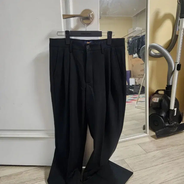 [BUNJANG] LEE Slacks Two-Tuck Pants Black / 리 LEE 슬랙스 투턱 팬츠 블랙