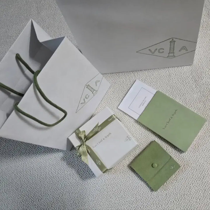 [BUNJANG] Van Cleef & Arpels Necklace Case & Pouch / 반클리프 목걸이 케이스 @ 반클리프 파우치 @ 반클리프 케이스